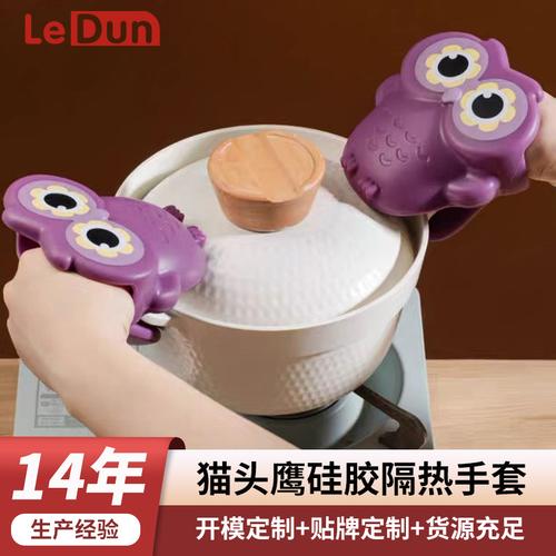 微波炉防烫必备 工厂批发硅胶隔热手套，耐高温防滑安全之选